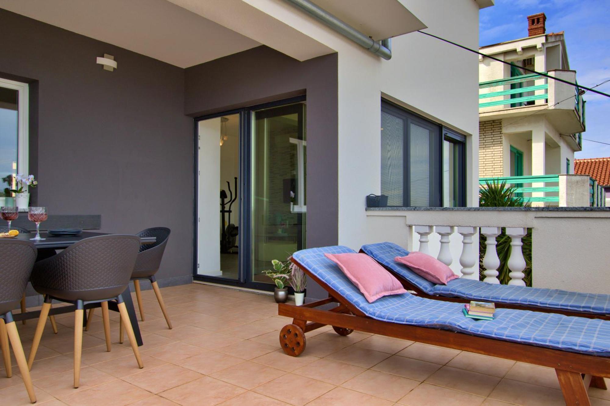 Luxury Sunrise Jacuzzi Apts, 50 M From The Beach Кали Номер фото